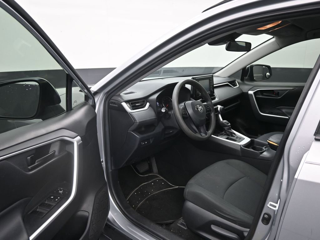 Used 2020 Toyota RAV4 LE FWD image 10