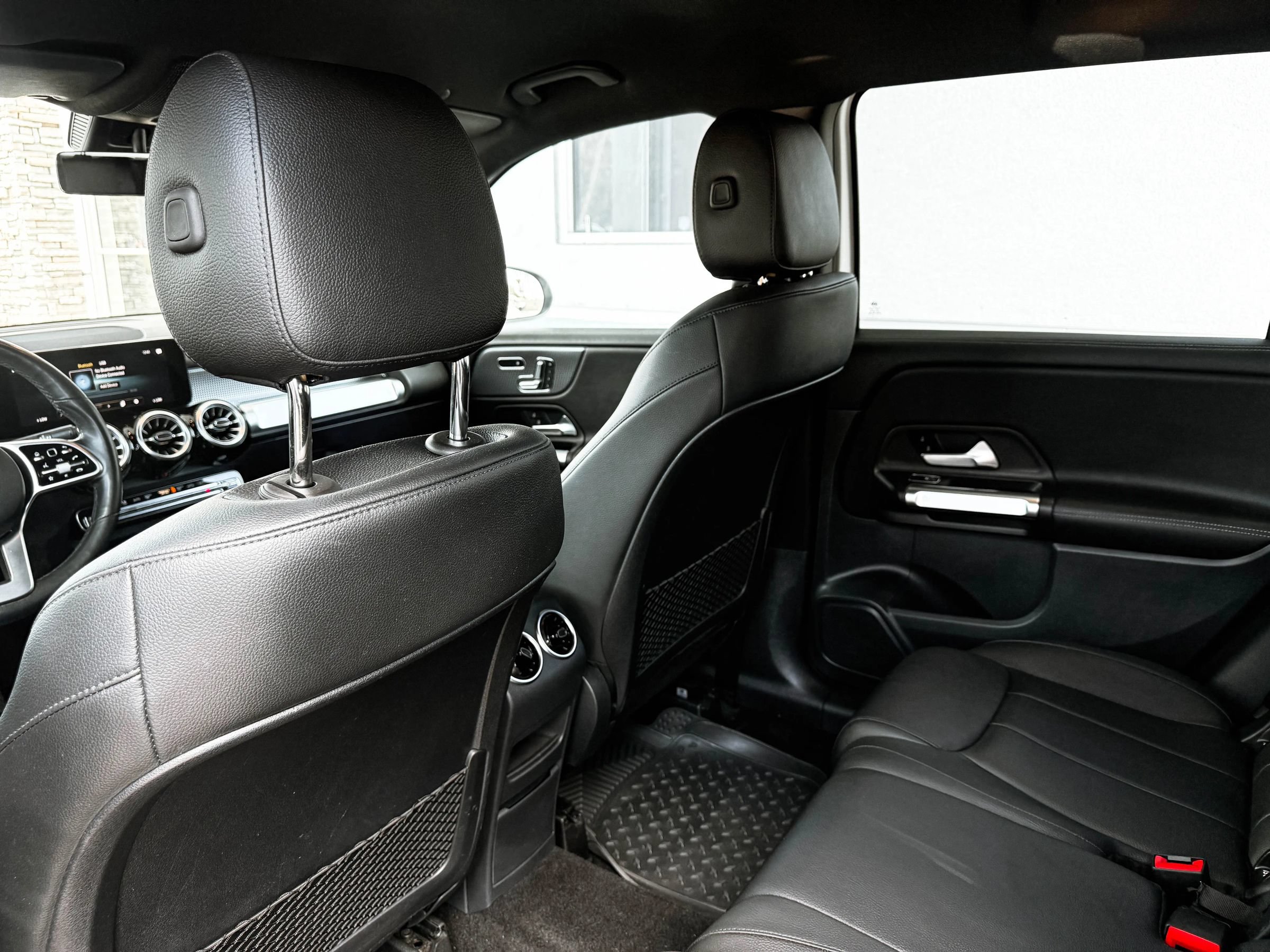 Used 2022 Mercedes-Benz GLB 250 4MATIC image 24