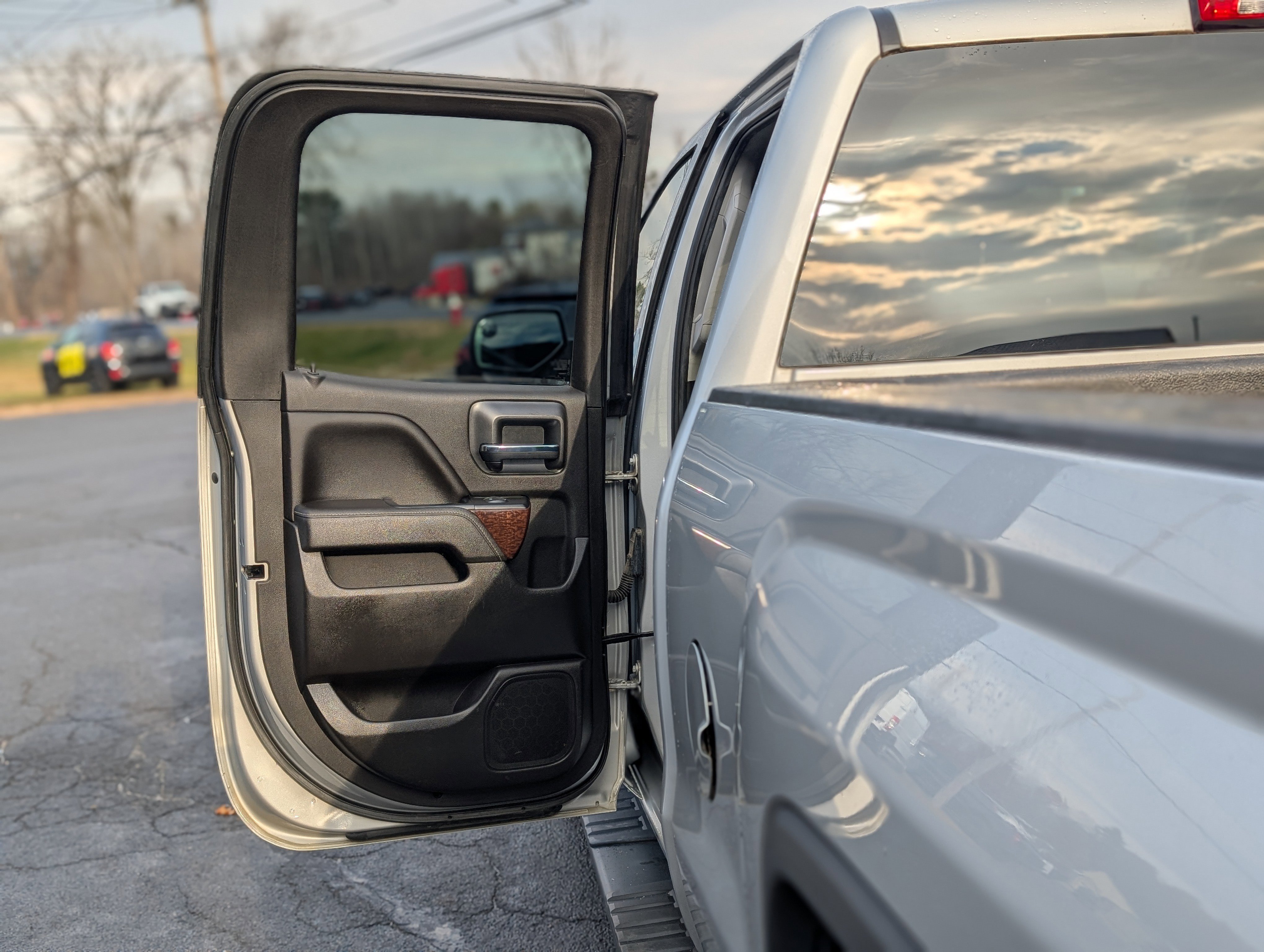 Used 2018 GMC Sierra 1500 SLE w/ SLE Value Package image 32