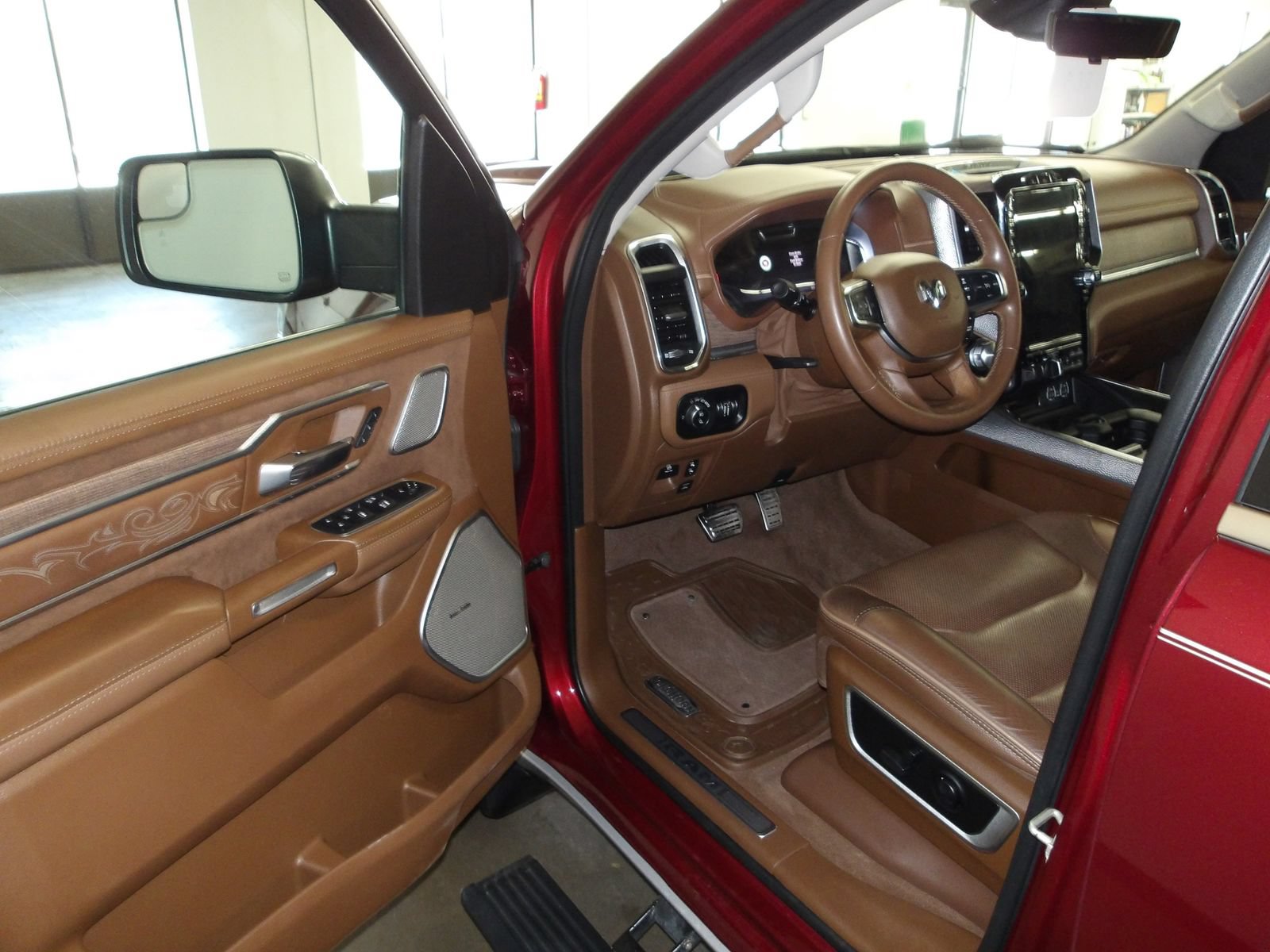Used 2023 RAM 1500 Limited AWD/4WD image 8