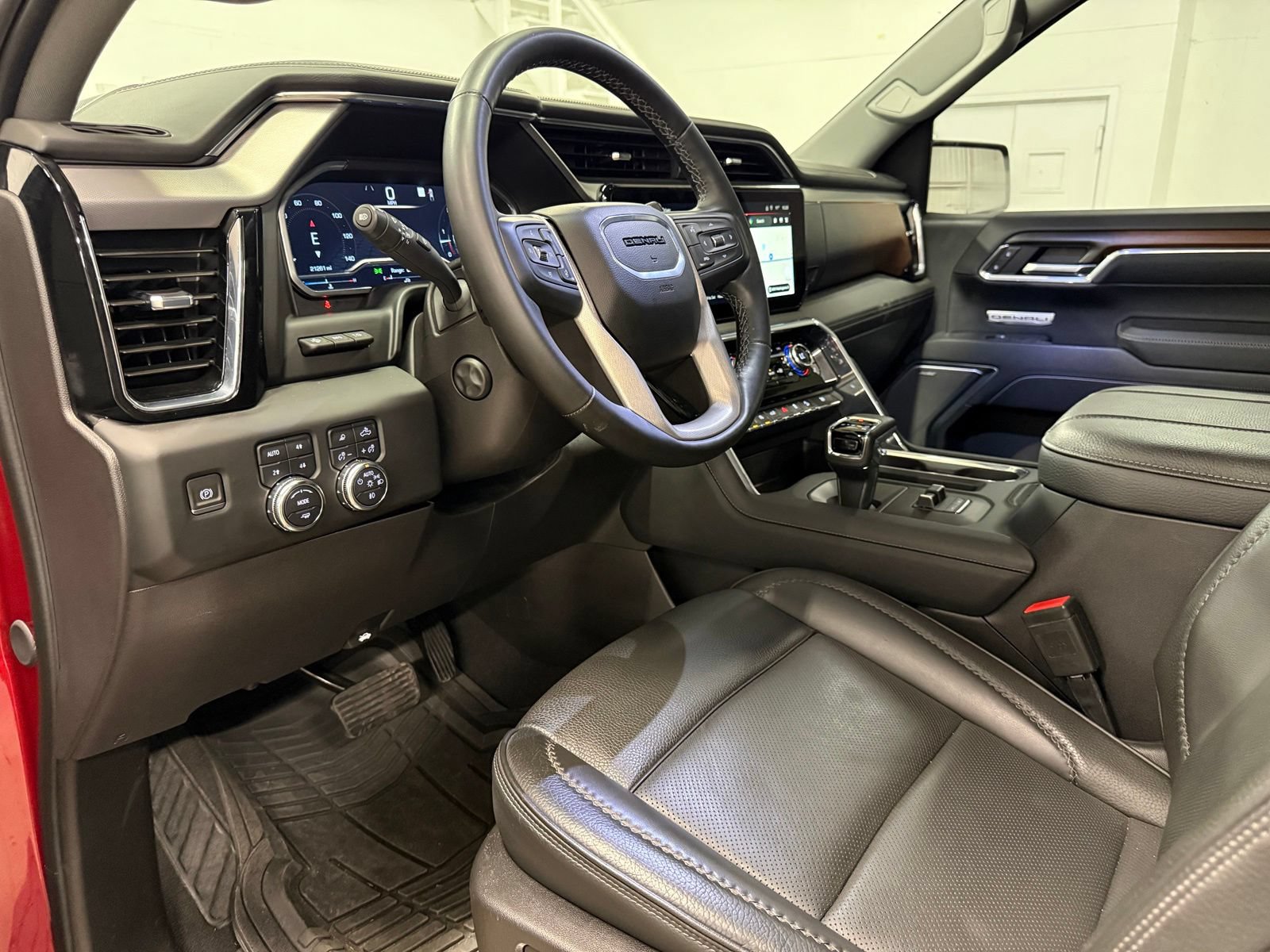 Used 2024 GMC Sierra 1500 Denali w/ Denali Reserve Package AWD/4WD image 18