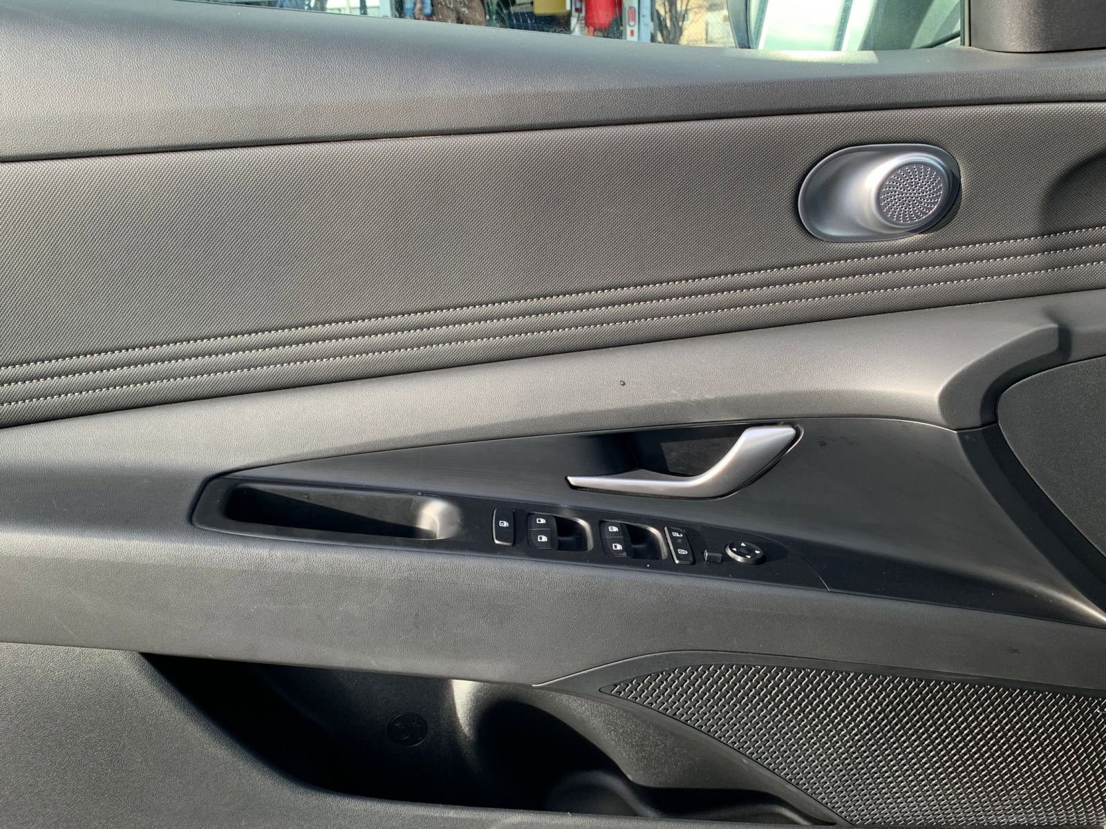 Used 2025 Hyundai Elantra Limited image 18