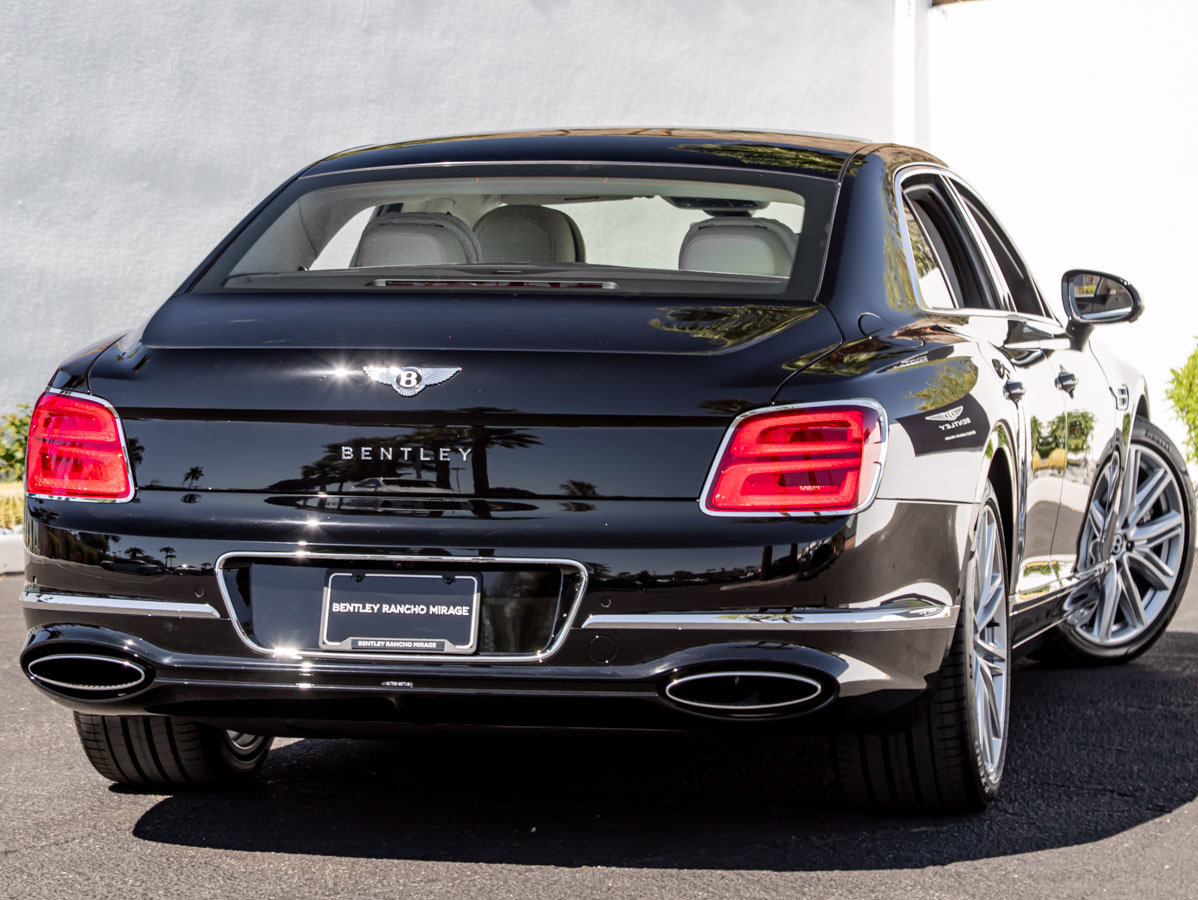 Used 2026 Bentley Flying Spur Plug-In Hybrid AWD/4WD image 11