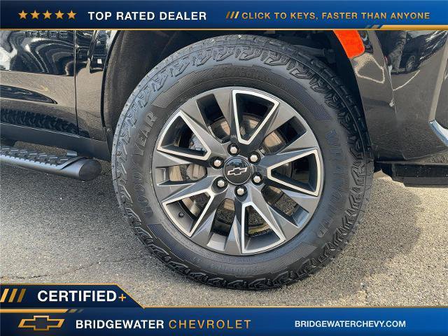 Used 2023 Chevrolet Tahoe Z71 w/ Luxury Package AWD/4WD image 3