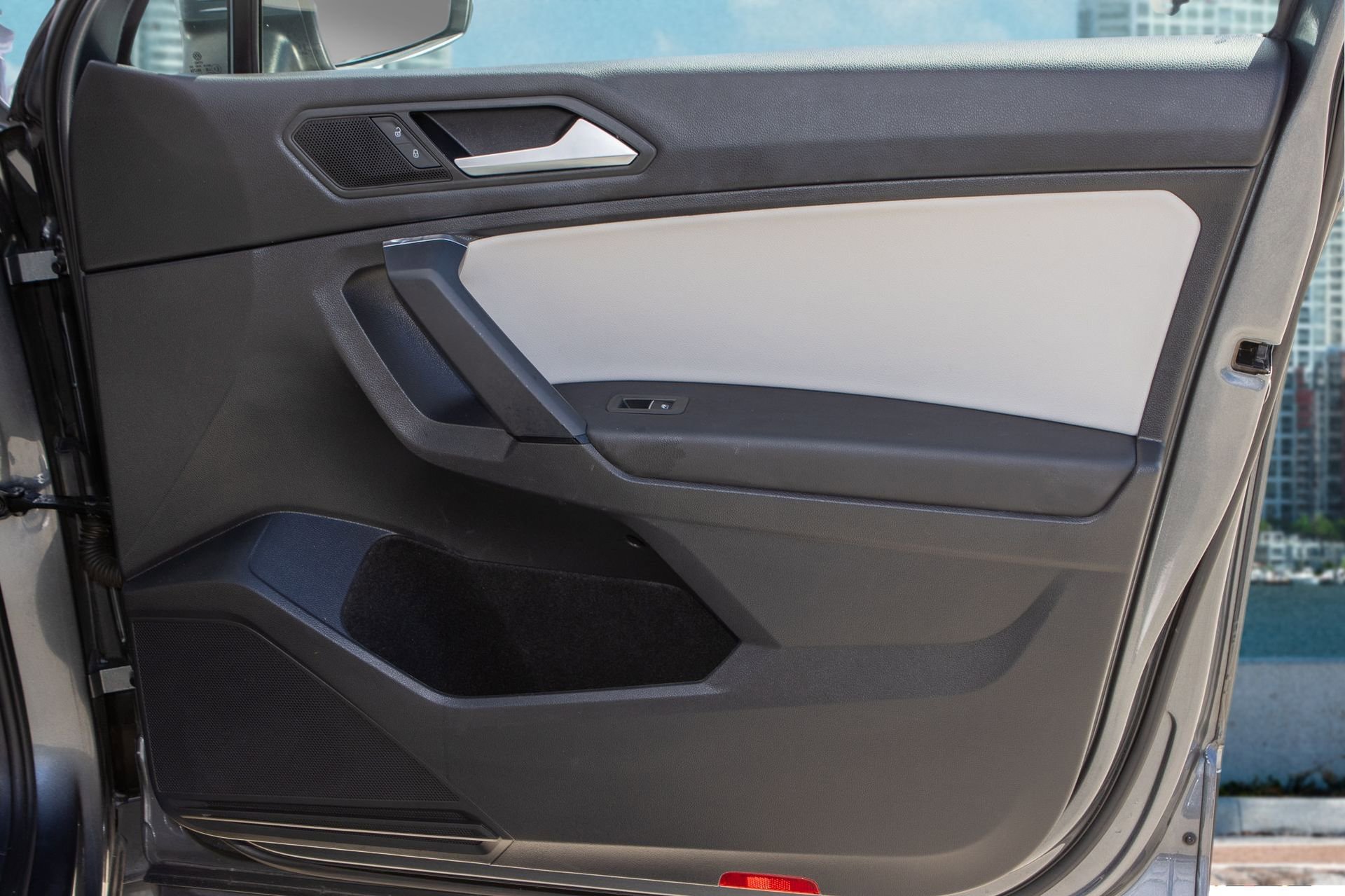 Used 2019 Volkswagen Tiguan SEL image 14