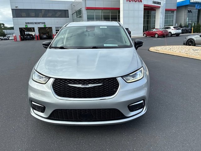 Used 2024 Chrysler Pacifica Touring-L FWD image 21