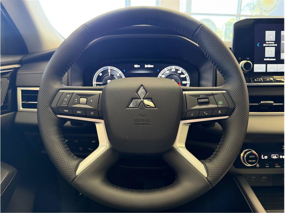Used 2025 Mitsubishi Outlander 4WD Plug-In Hybrid image 18