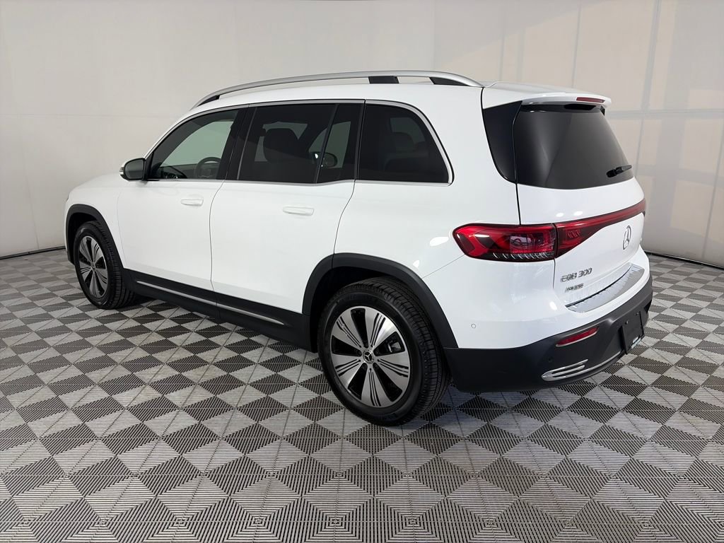 Used 2023 Mercedes-Benz EQB 300 4MATIC image 5