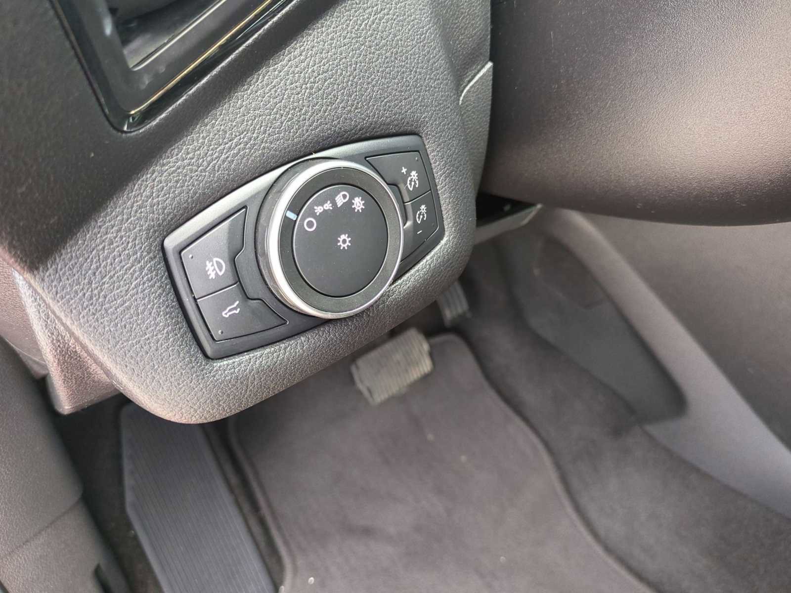 Used 2018 Ford Escape Titanium w/ Ford Safe & Smart Package FWD image 36