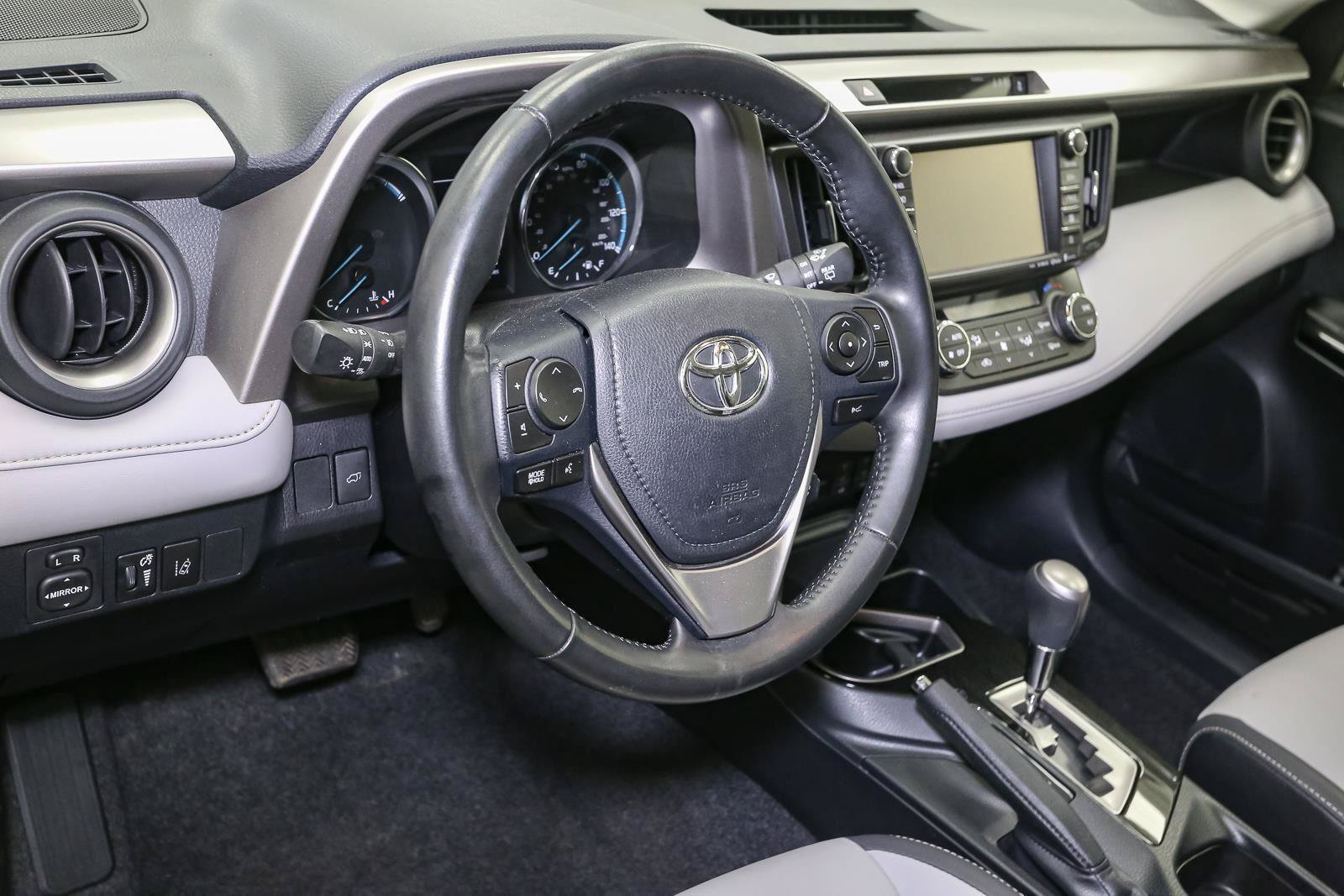 Used 2018 Toyota RAV4 Limited AWD/4WD image 26