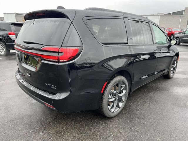 New 2026 Chrysler Pacifica Limited w/ S Appearance Package AWD/4WD image 8