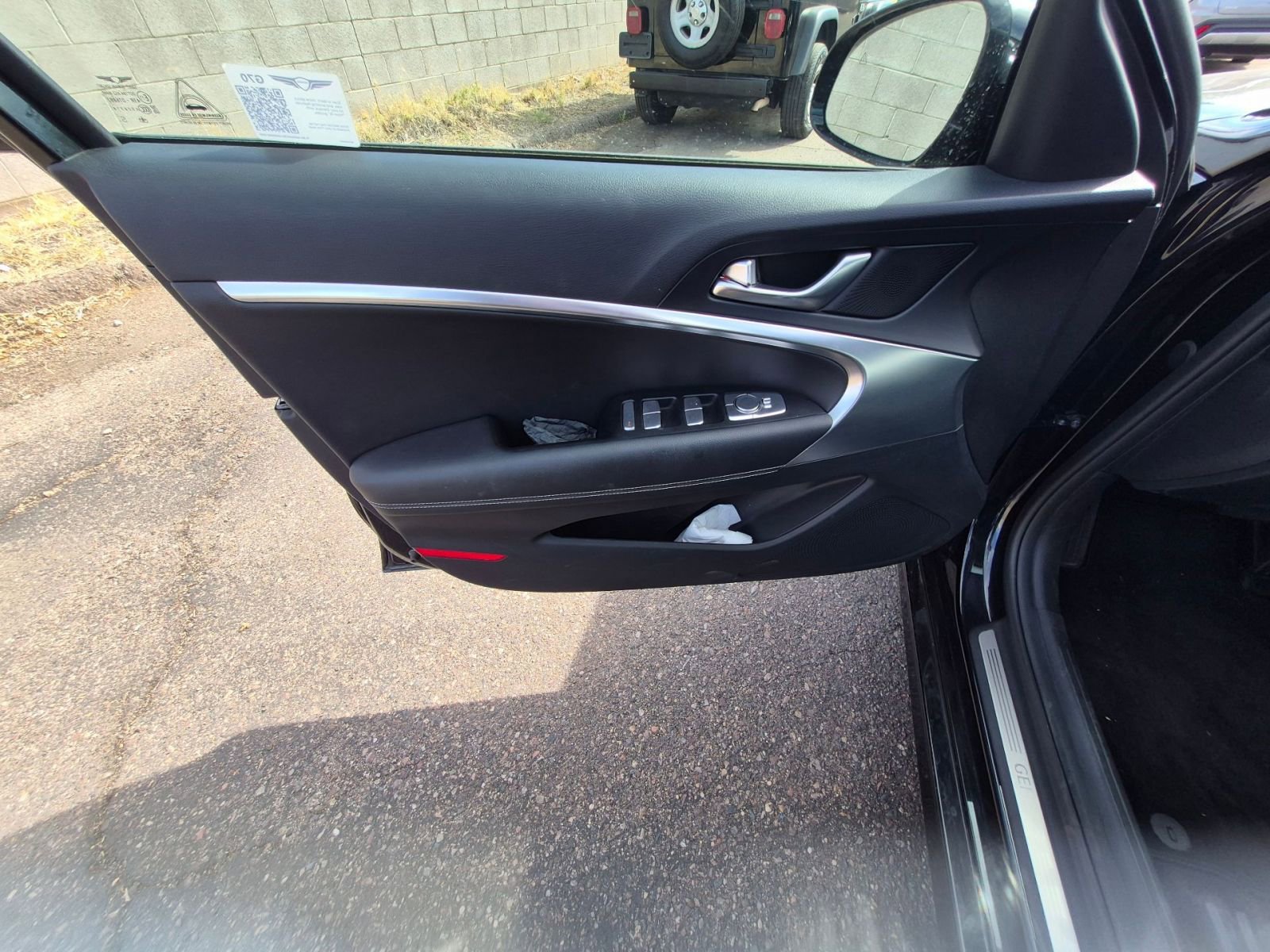 Used 2025 Genesis G70 2.5T image 9