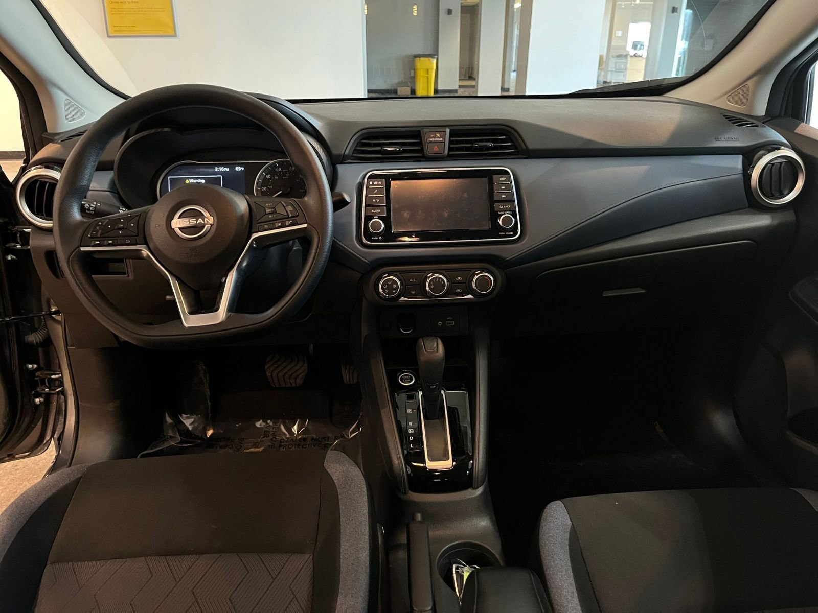 Used 2025 Nissan Versa SV image 32