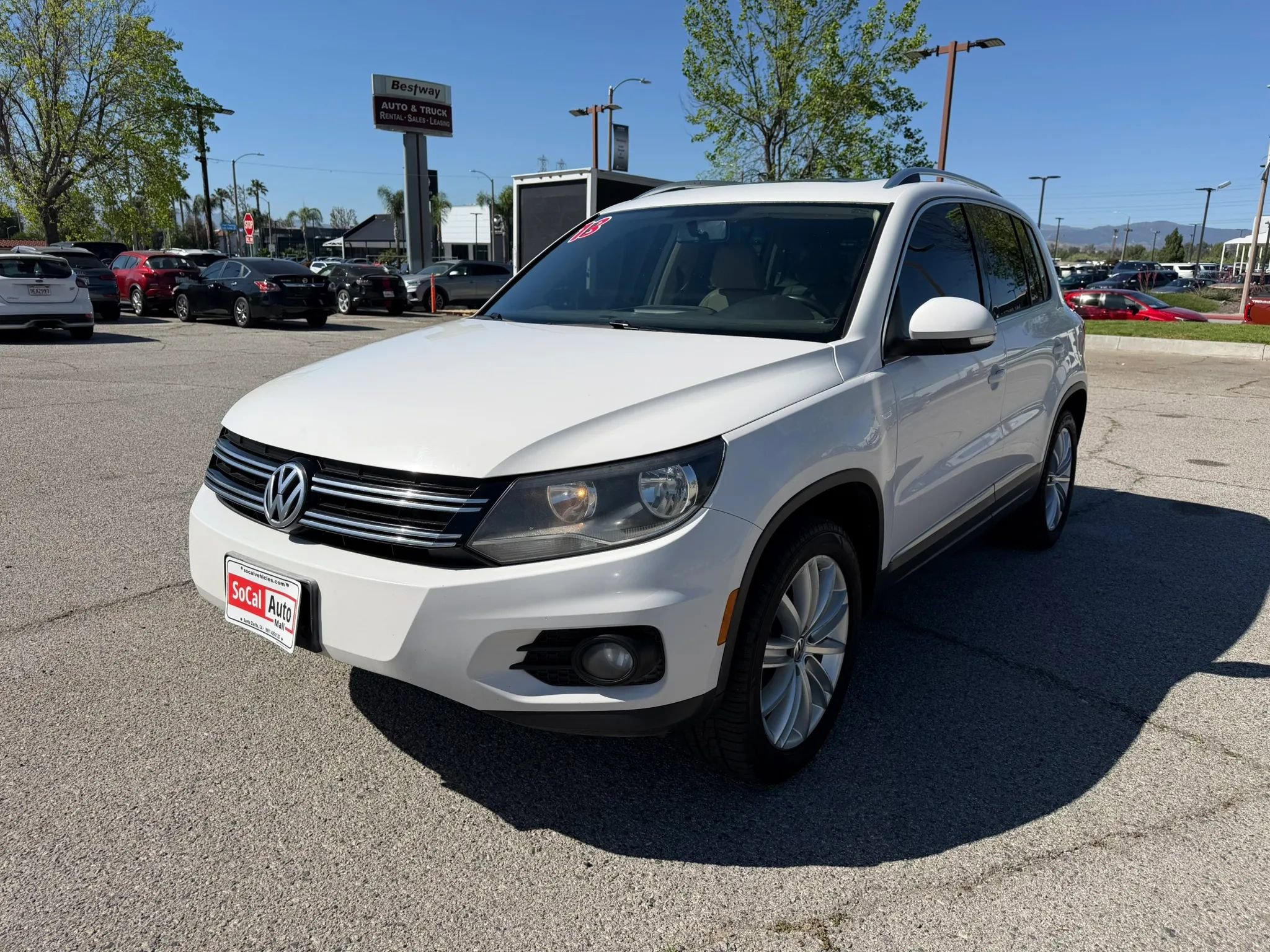 Used 2013 Volkswagen Tiguan SE FWD image 7