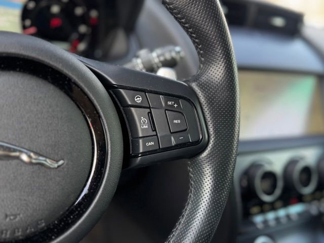 Used 2022 Jaguar F-TYPE R image 20