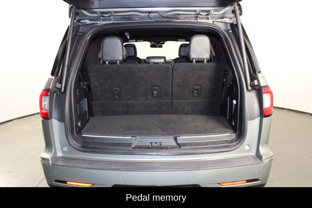 Used 2019 Lincoln Navigator Premiere AWD/4WD image 16