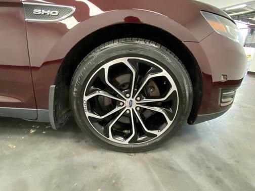 Used 2018 Ford Taurus SHO w/ Driver Assist Package AWD/4WD image 15