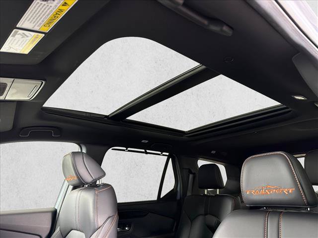 Used 2025 Honda Pilot TrailSport image 2