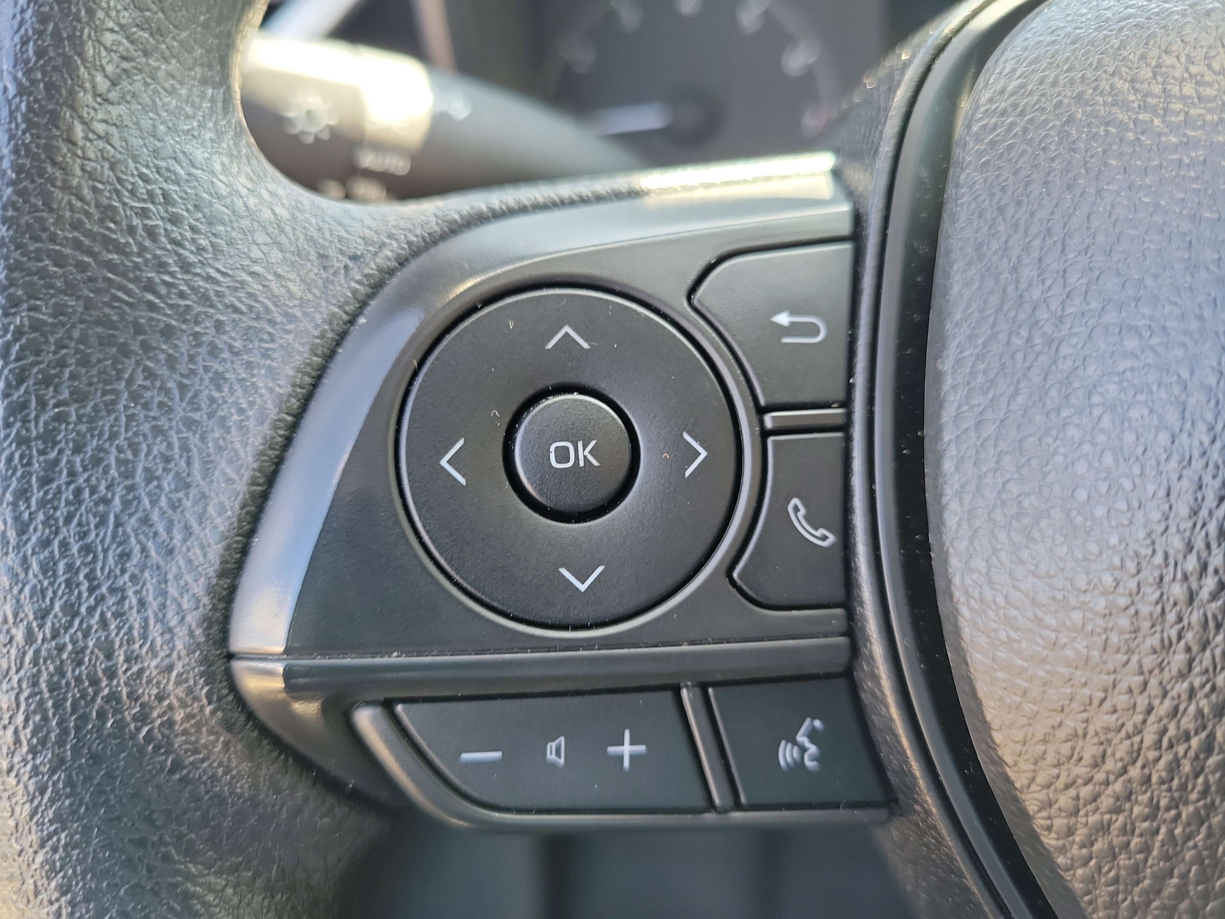 Used 2025 Toyota Corolla LE image 21