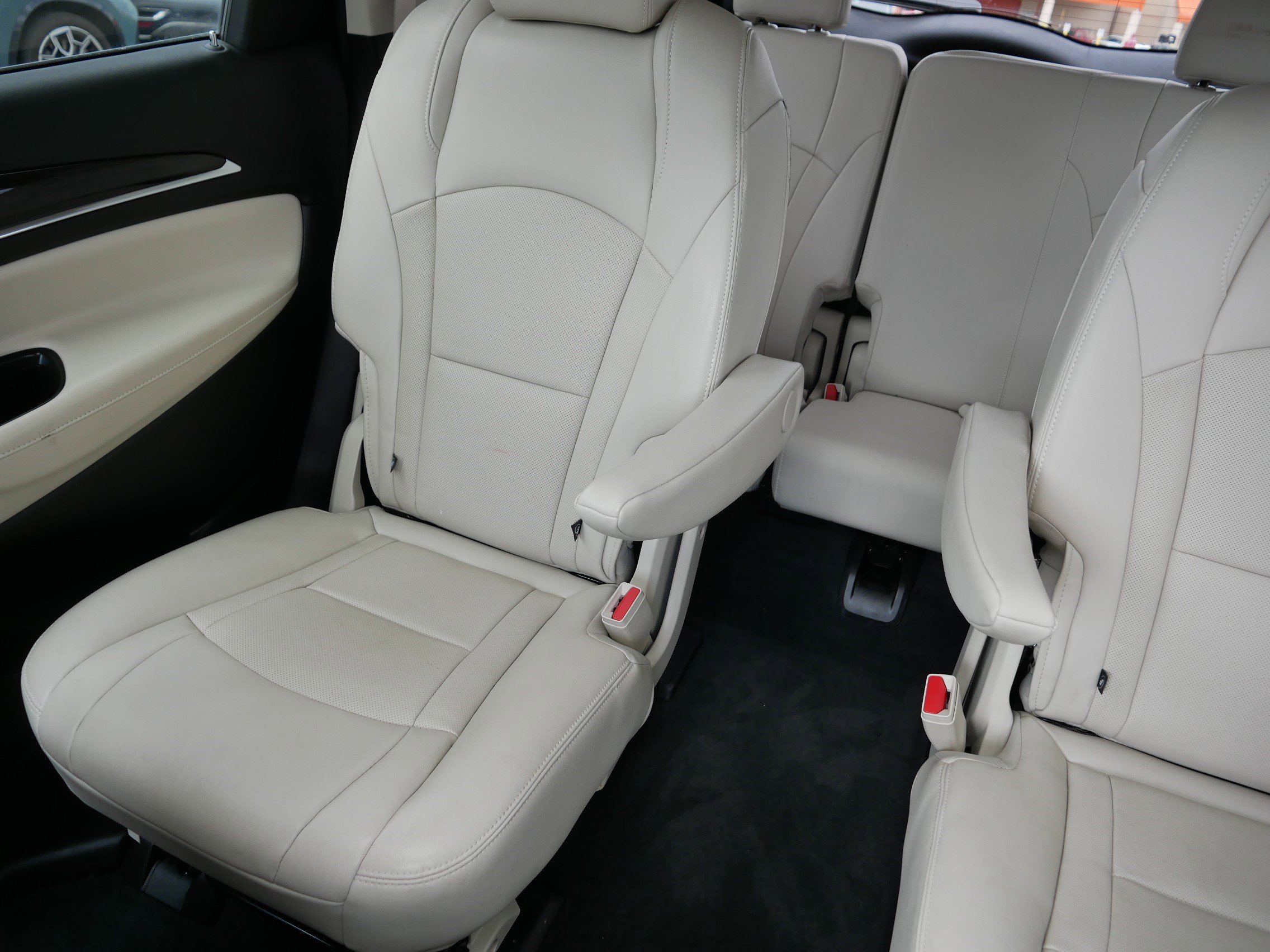 Used 2024 Buick Enclave Essence w/ Experience Buick Package AWD/4WD image 12