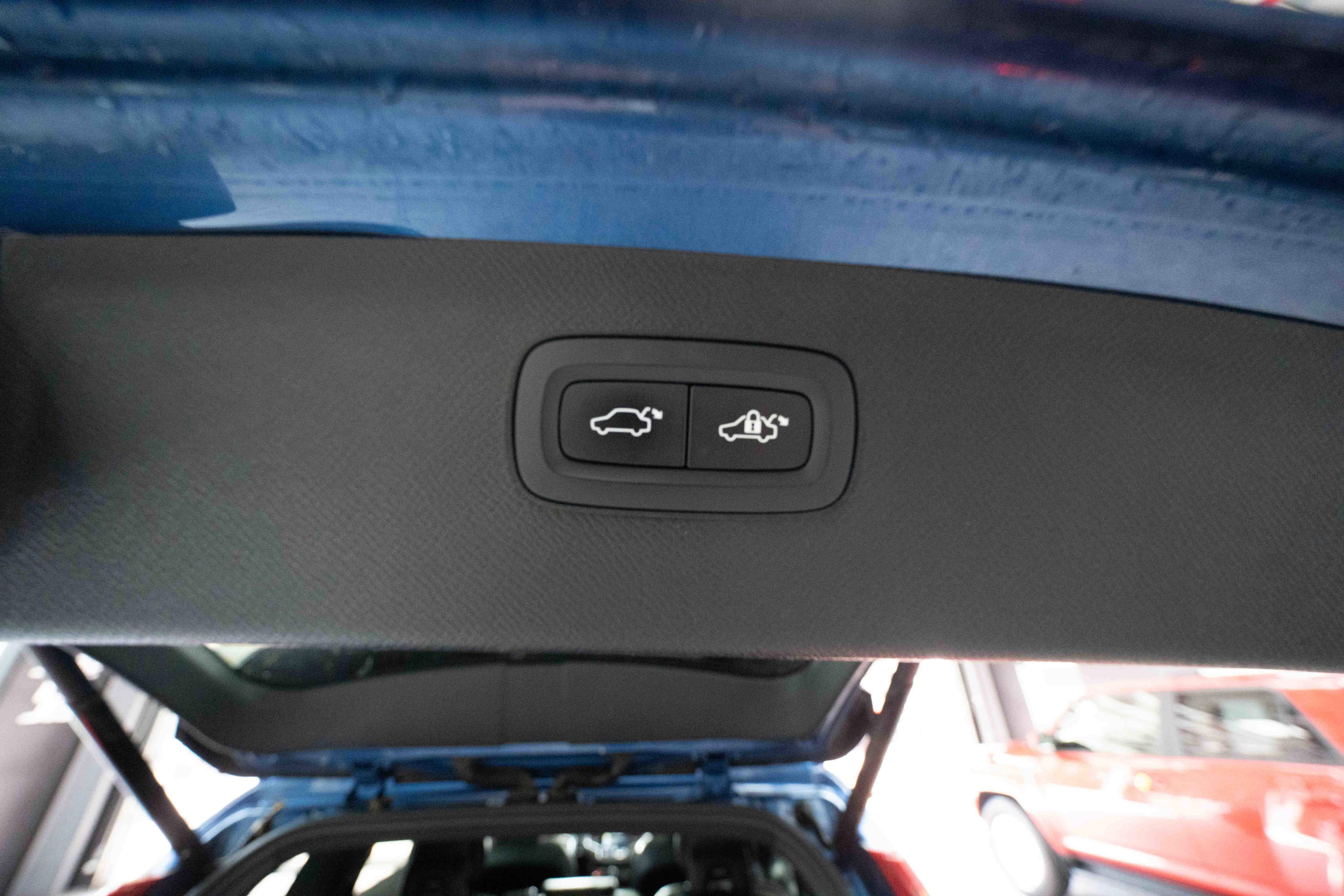 Used 2018 Volvo XC90 T8 R-Design w/ Convenience Package AWD/4WD image 29