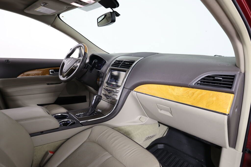 Used 2014 Lincoln MKX AWD w/ Equipment Group 102A image 24