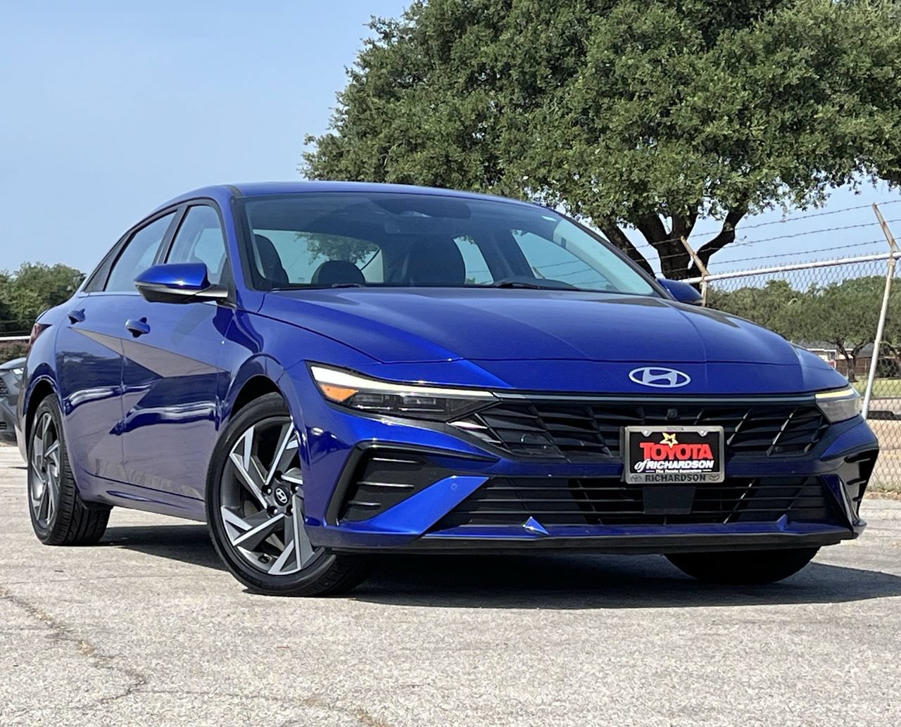 Used 2024 Hyundai Elantra Limited FWD image 2
