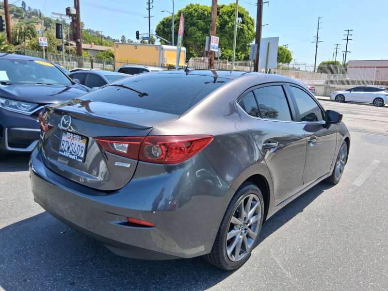 Used 2018 MAZDA MAZDA3 Touring FWD image 6