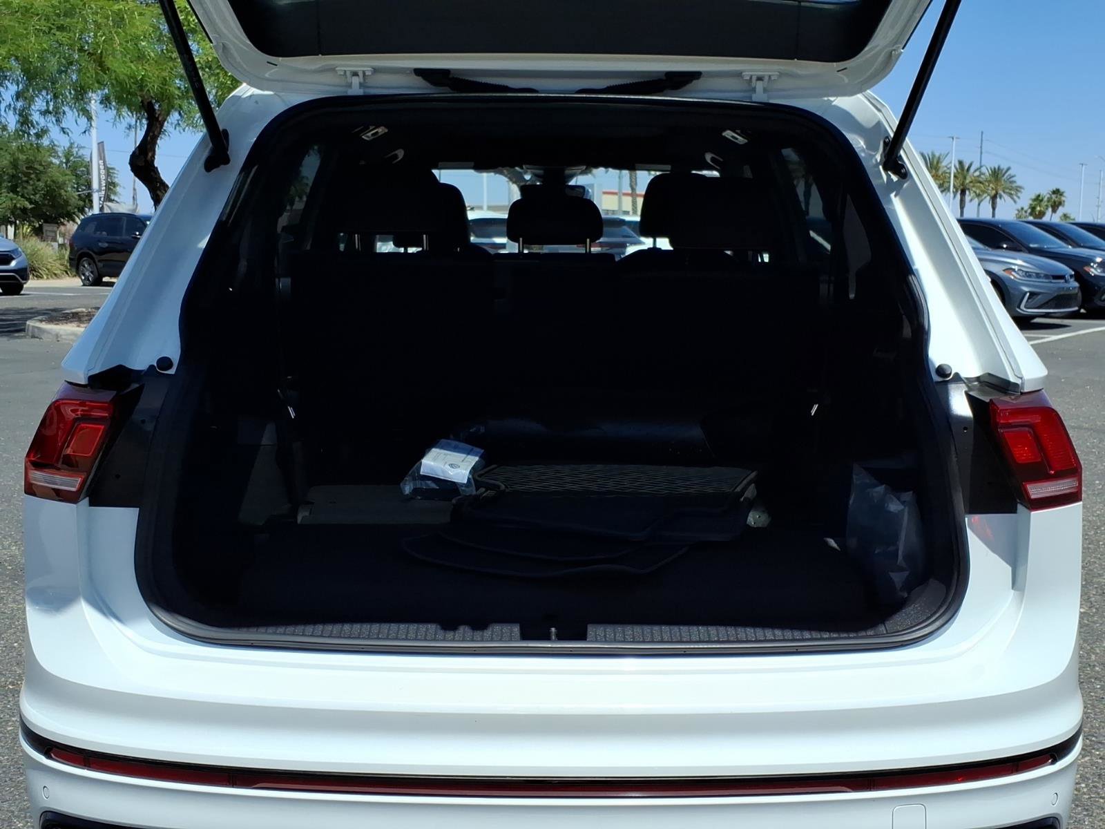 Certified 2023 Volkswagen Tiguan SE R-Line FWD image 17