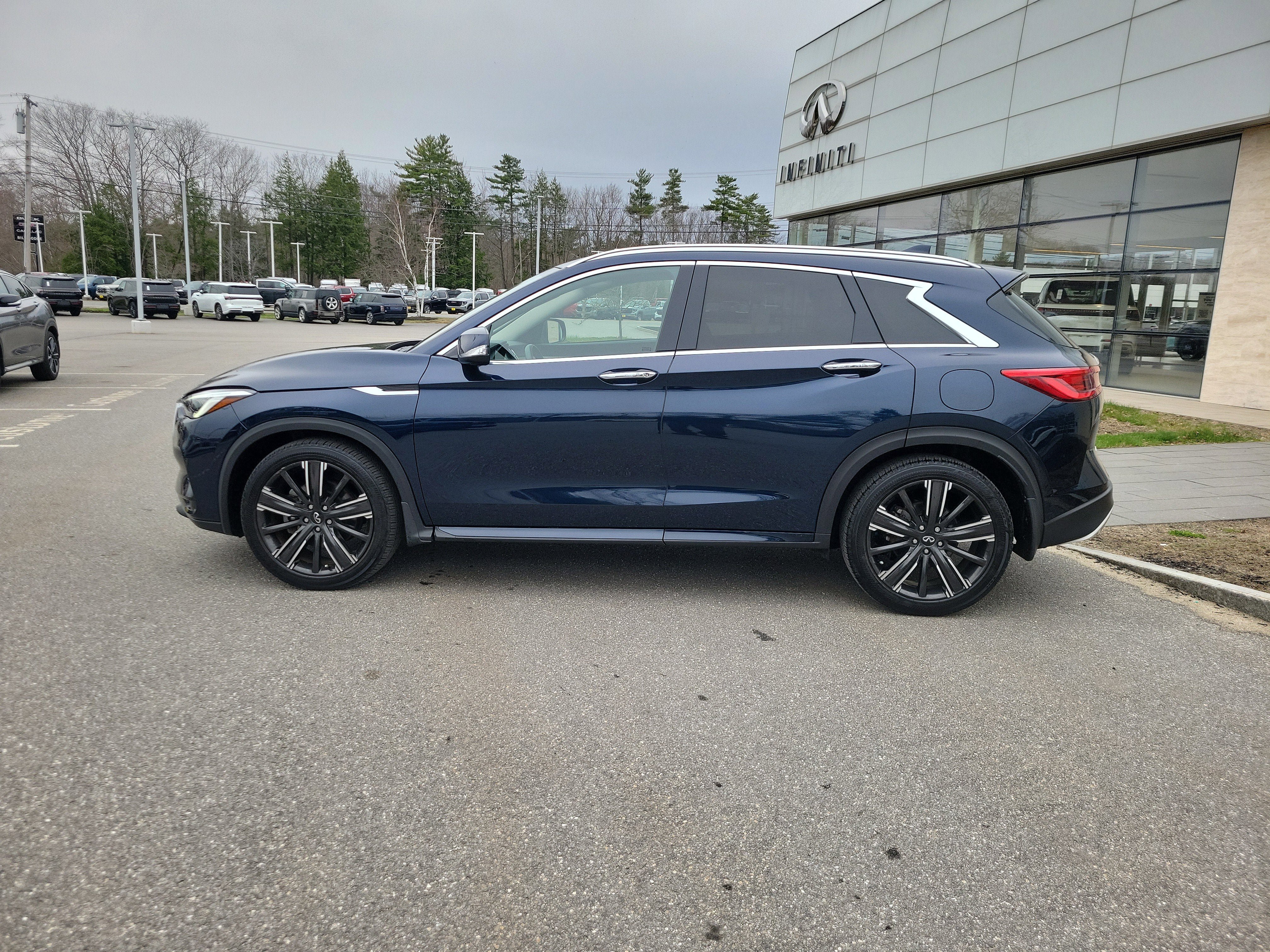 Used 2023 INFINITI QX50 Sensory AWD/4WD image 2