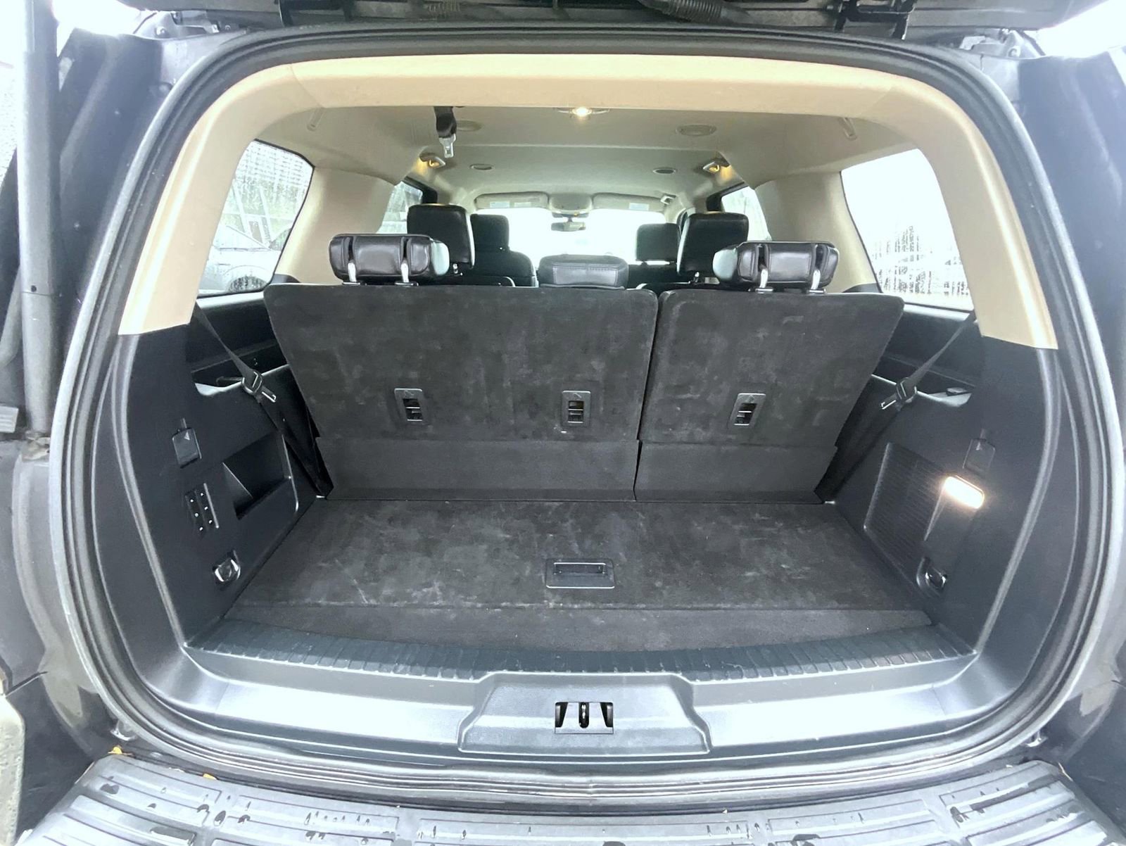 Used 2024 Ford Expedition XLT image 25