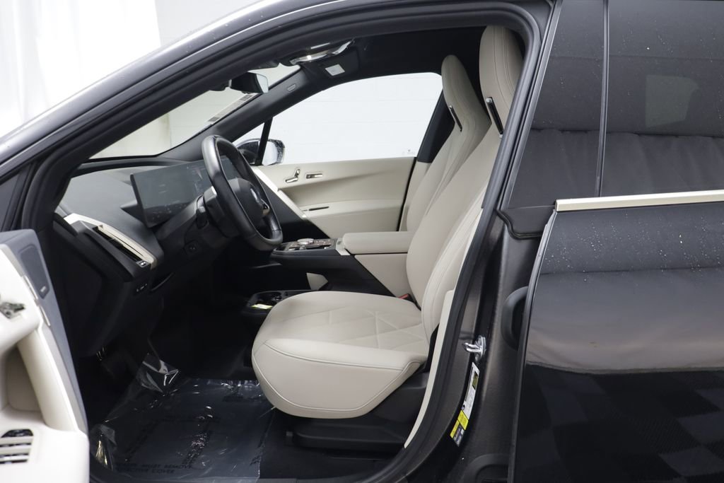 Certified 2023 BMW iX xDrive50 w/ Premium Package AWD/4WD image 5