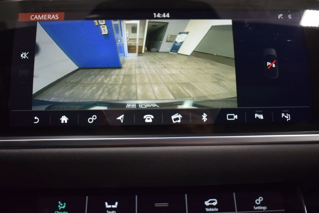 Used 2020 Land Rover Range Rover Evoque SE image 27