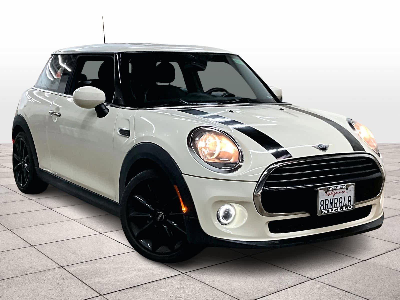 Used 2020 MINI Cooper 2-Door Hardtop image 2