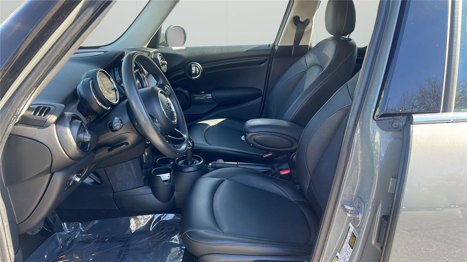 Used 2021 MINI Cooper 4-Door Hardtop image 21