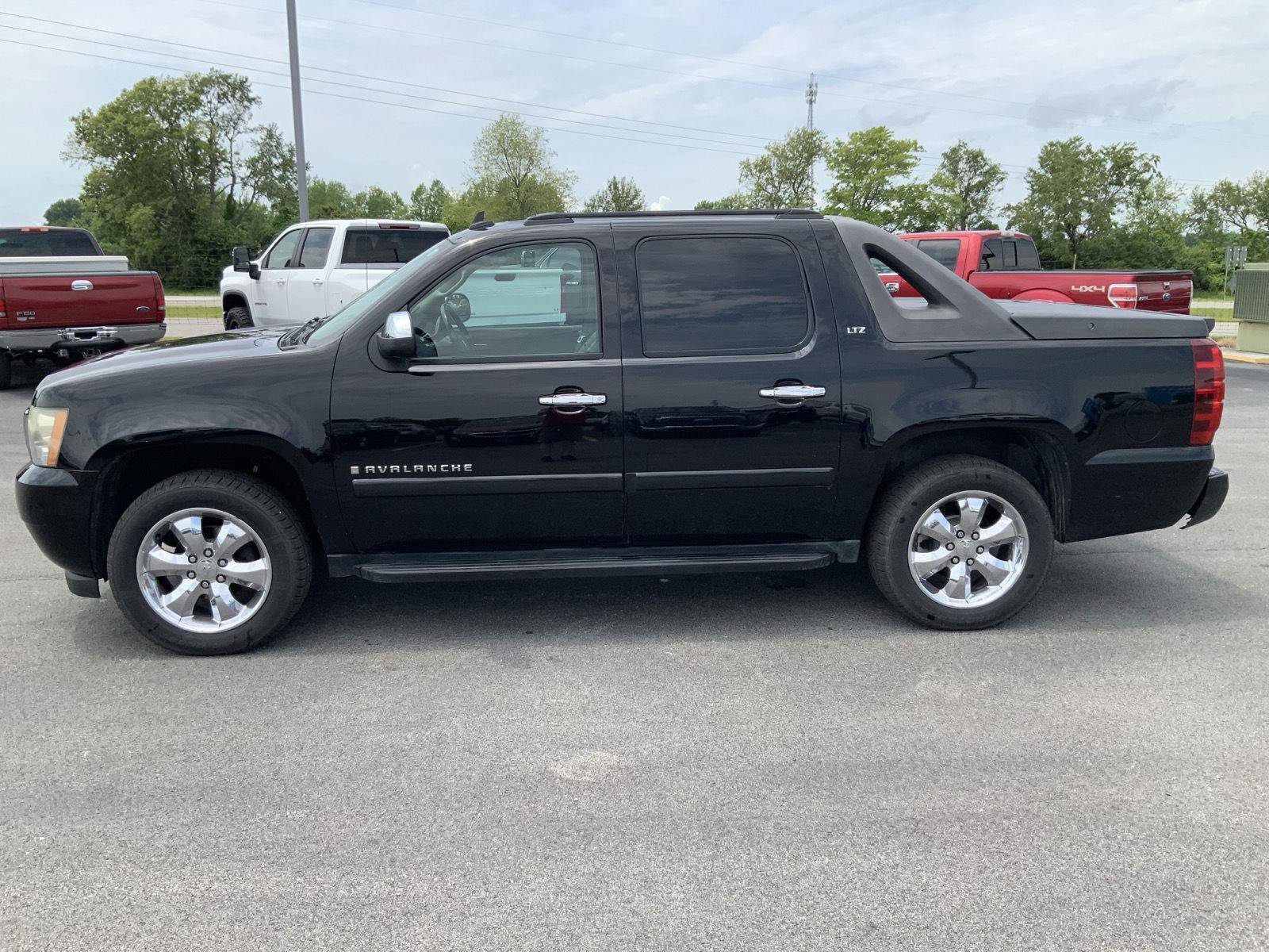 Used 2008 Chevrolet Avalanche LTZ w/ LTZ Preferred Equipment Group AWD/4WD image 7