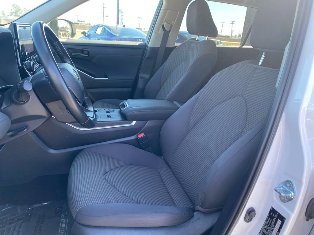Used 2024 Toyota Highlander LE image 22