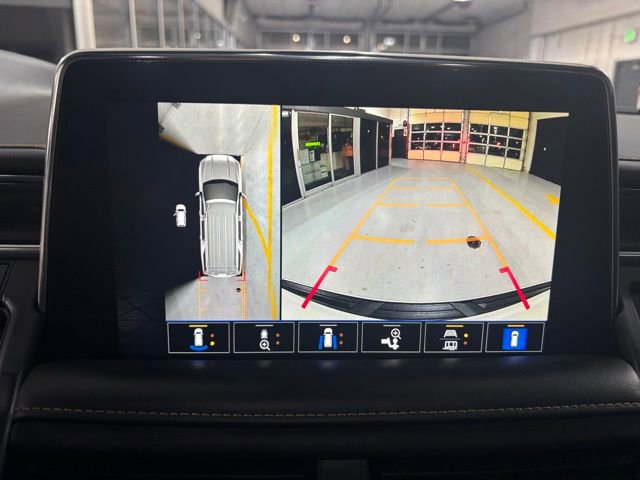 Used 2022 GMC Yukon XL AT4 image 26