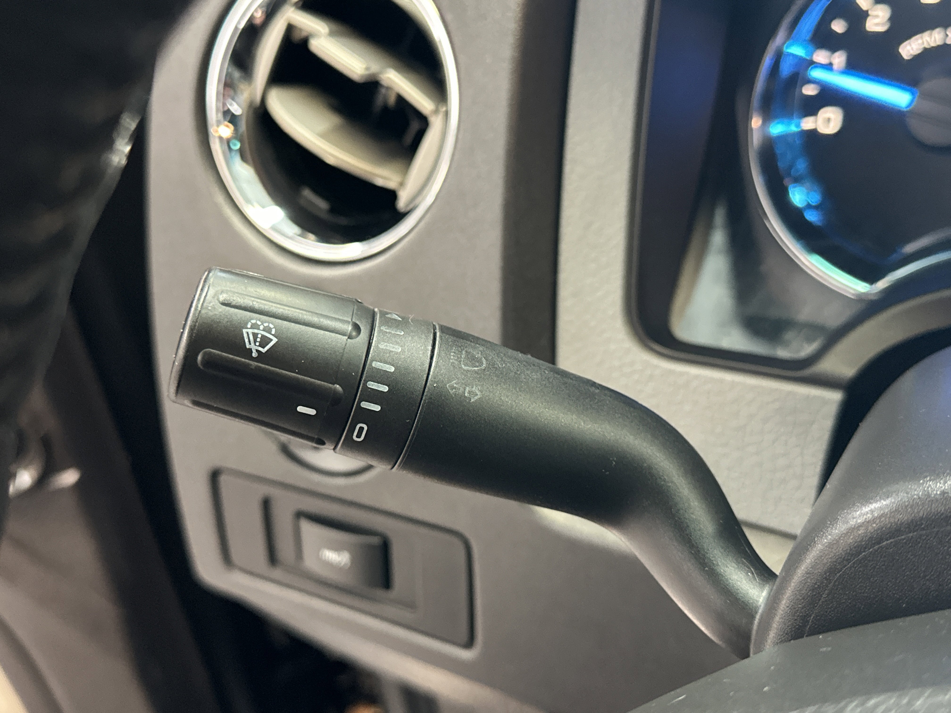 Used 2011 Ford F150 XLT w/ XLT Chrome Pkg image 30