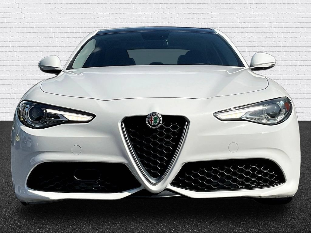 Used 2017 Alfa Romeo Giulia RWD image 2