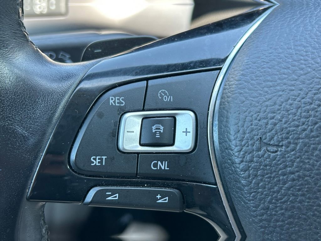 Used 2018 Volkswagen Passat 2.0T R-Line FWD image 23
