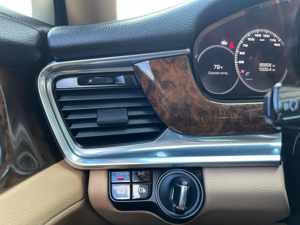 Used 2018 Porsche Panamera 4 image 44