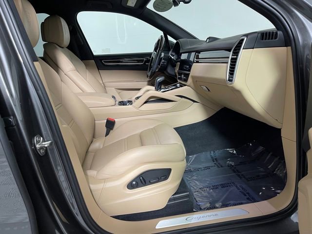 Used 2023 Porsche Cayenne w/ Premium Package image 25