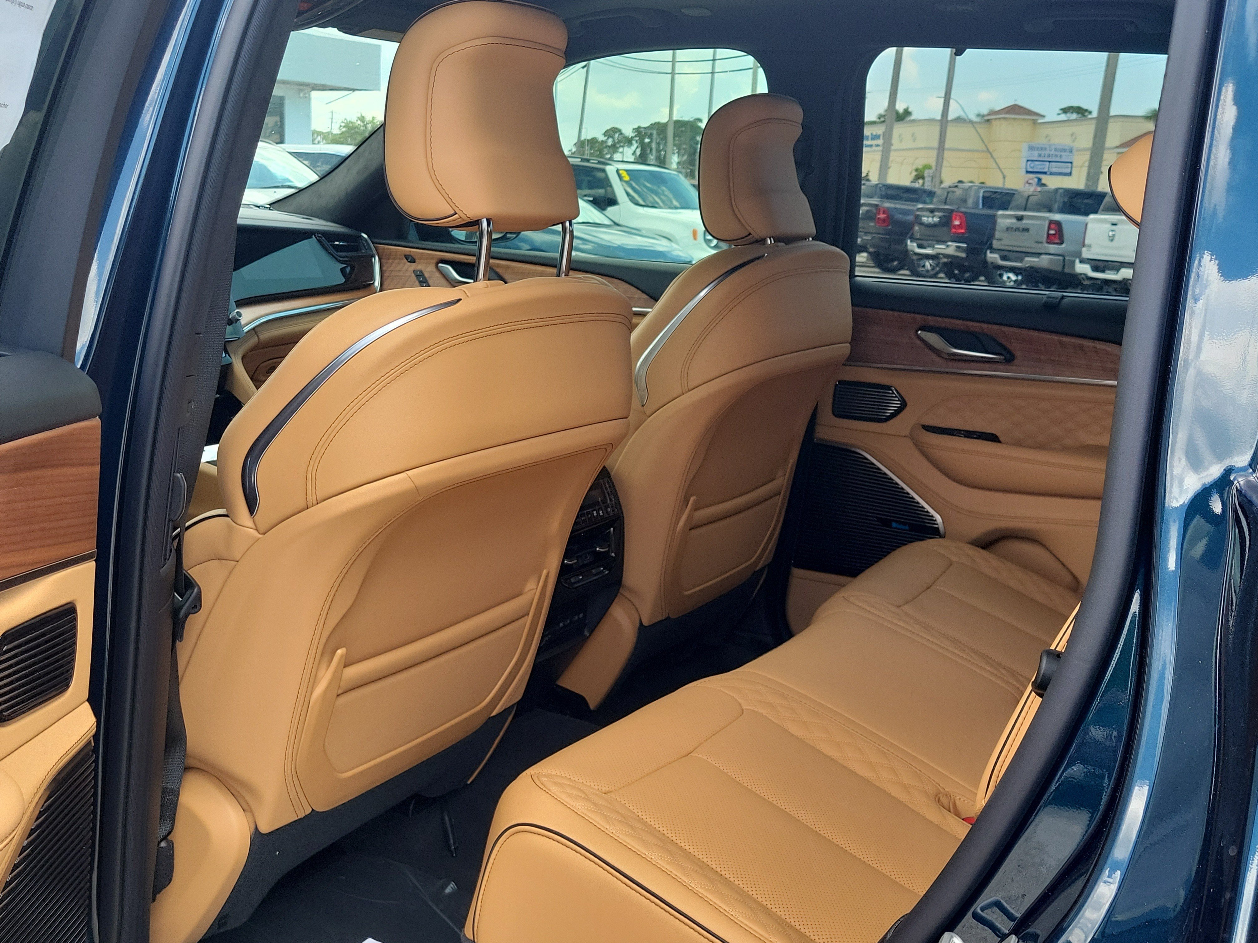 New 2026 Jeep Grand Cherokee Summit w/ Obsidian Package AWD/4WD image 11