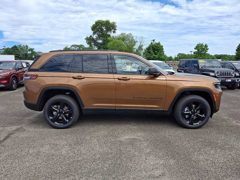 New 2026 Jeep Grand Cherokee Limited AWD/4WD image 9