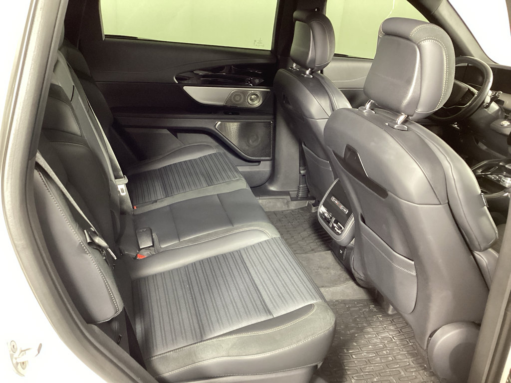 Used 2025 Lincoln Nautilus Reserve AWD/4WD image 11