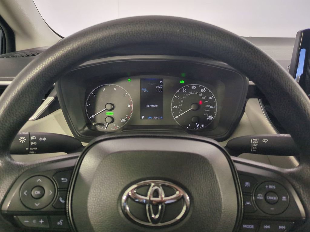 Used 2025 Toyota Corolla LE image 29