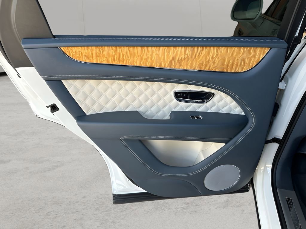 Used 2021 Bentley Bentayga image 32