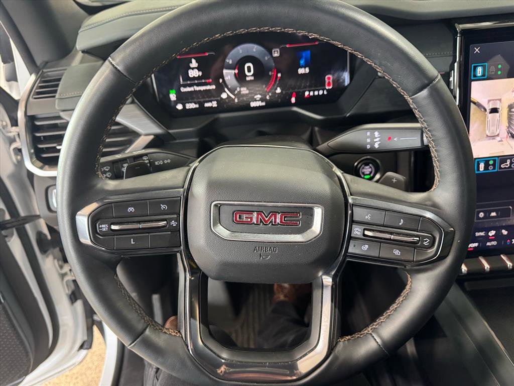 Used 2024 GMC Acadia AT4 w/ Luxury Package image 24