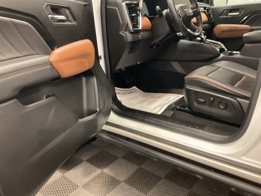 Used 2023 GMC Canyon AT4 w/ AT4 Premium Package AWD/4WD image 13